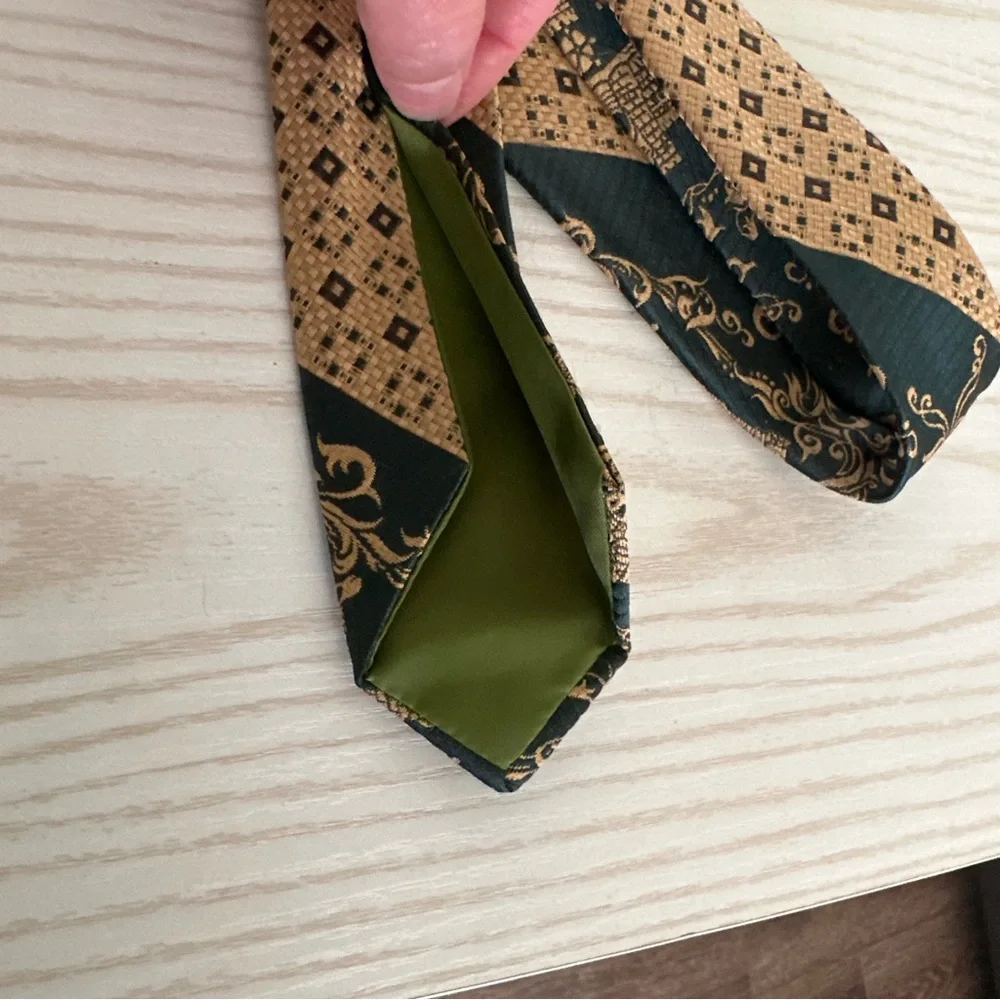 Vintage Chadwick Wembley Neck Tie for Brown Olive or Black Suits Green Gold
